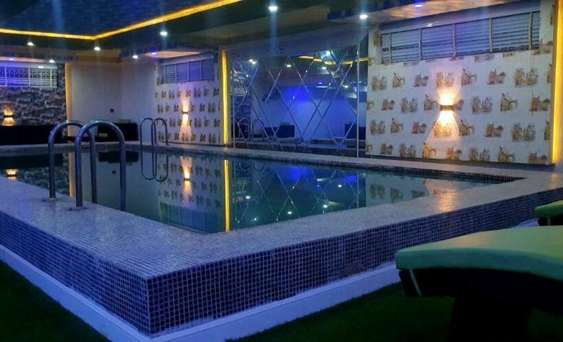 هتل Mok Apartments & Suites