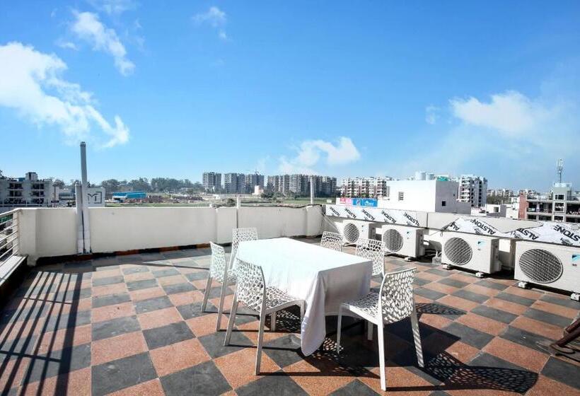 ホテル Woodcrest Zirakpur Chandigarh  Best Family