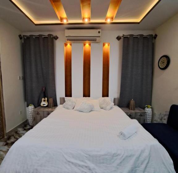 تختخواب و صبحانه Lexus Grand Hotel, Islamabad