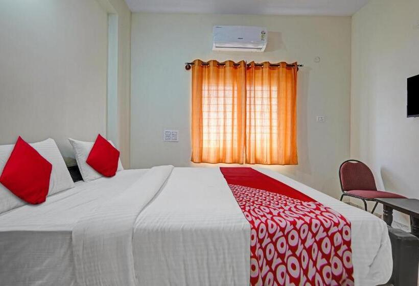 ホテル Oyo Flagship Sri Chowdeshwari Boarding And Lodging