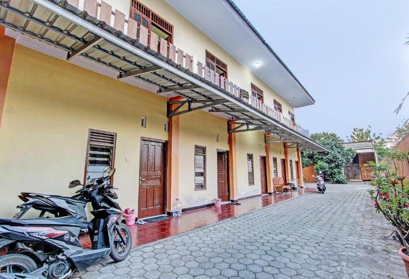 فندق Spot On 93007 Guest House Lestari