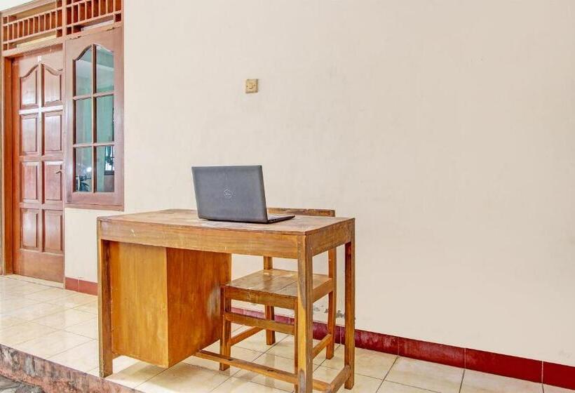 فندق Spot On 93007 Guest House Lestari