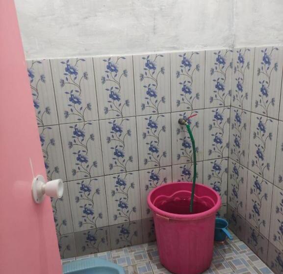 هتل Spot On 93042 Lina Homestay Syariah