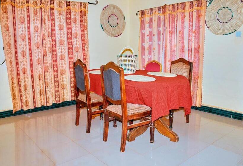 هتل Cajanus Inn Karatu