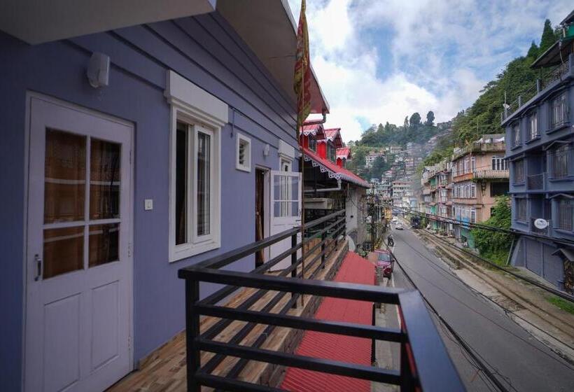 هتل Hill Queen Near Sherpa Gumba Darjeeling Mall 5 Min Couple Friendly