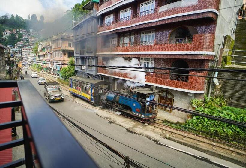 هتل Hill Queen Near Sherpa Gumba Darjeeling Mall 5 Min Couple Friendly