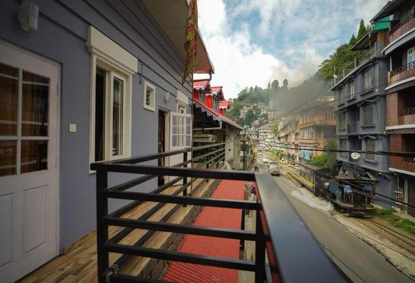 هتل Hill Queen Near Sherpa Gumba Darjeeling Mall 5 Min Couple Friendly