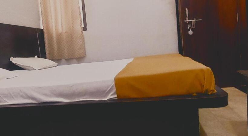Отель Bhavanichatra Bhakt  Niwas