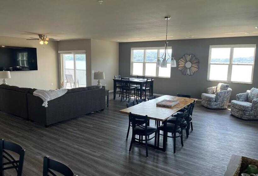 فندق Luckys Lodge