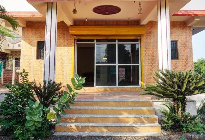 בית מלון כפרי Oyo Flagship Gandharv Lodging & Boarding
