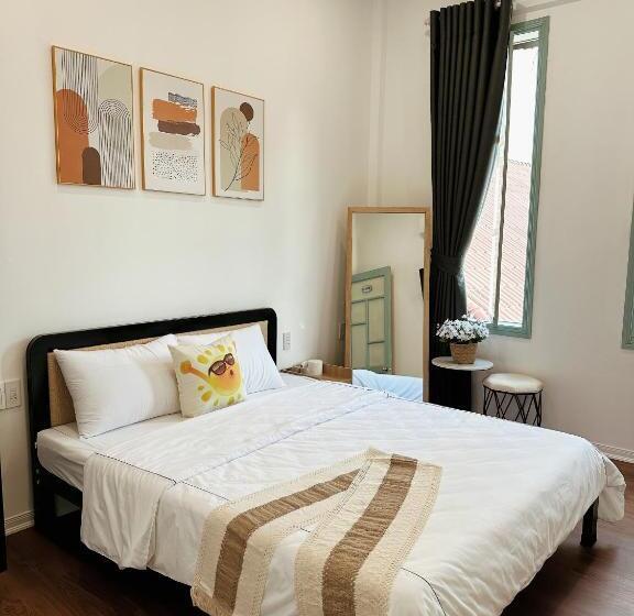 هتل Under The Sun Homestay