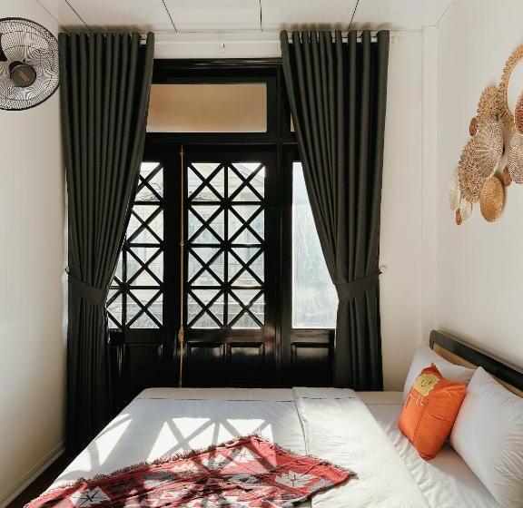 هتل Under The Sun Homestay