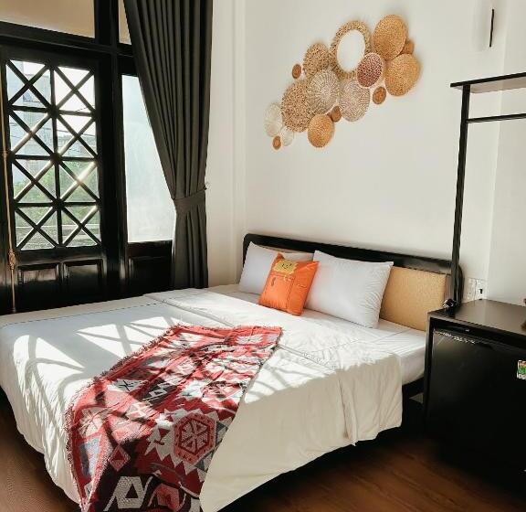 هتل Under The Sun Homestay