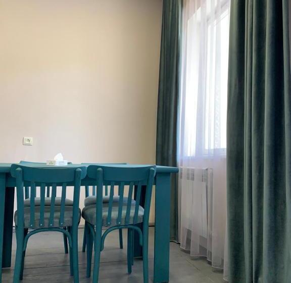پانسیون Dendrobak Guesthouse