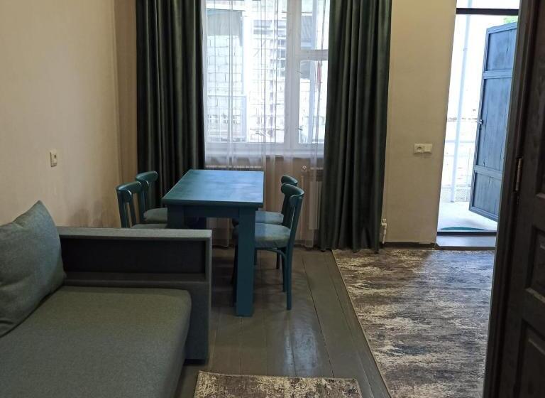 پانسیون Dendrobak Guesthouse