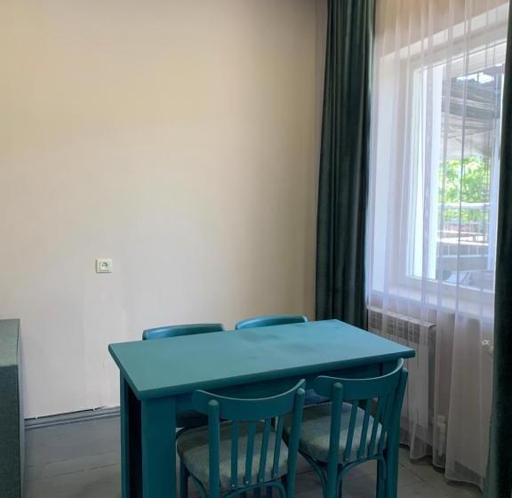 پانسیون Dendrobak Guesthouse