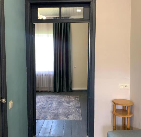 پانسیون Dendrobak Guesthouse