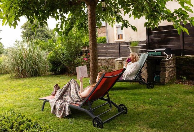 住宿加早餐  Chambres D Hôtes Coeur De Bastié Et Ranch Du Lévézou