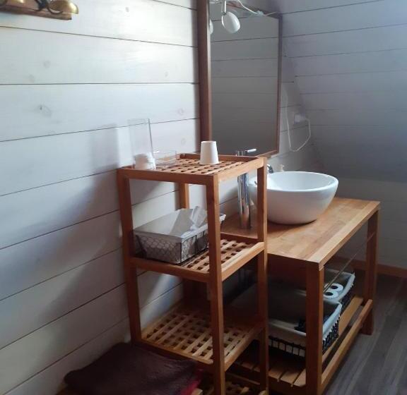 住宿加早餐  Chambres D Hôtes Coeur De Bastié Et Ranch Du Lévézou