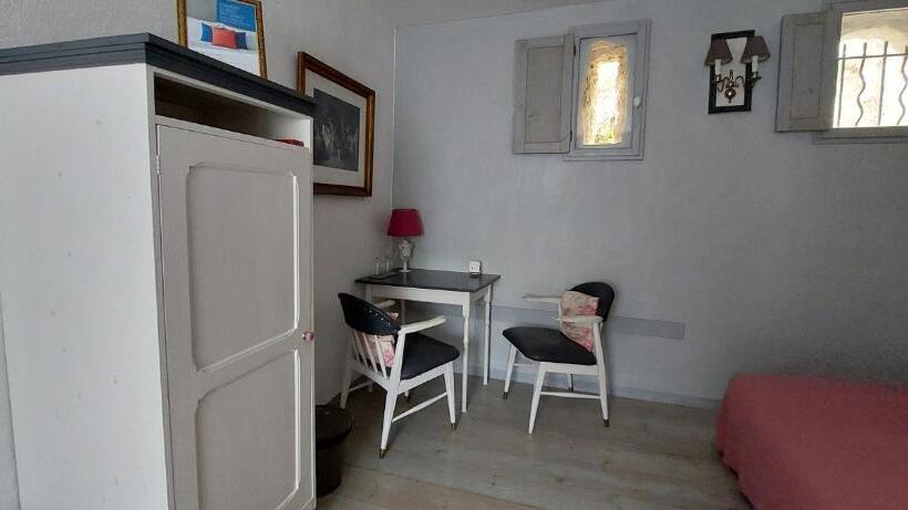 مبيت وإفطار La Source De Bury