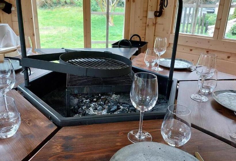 مبيت وإفطار La Source De Bury