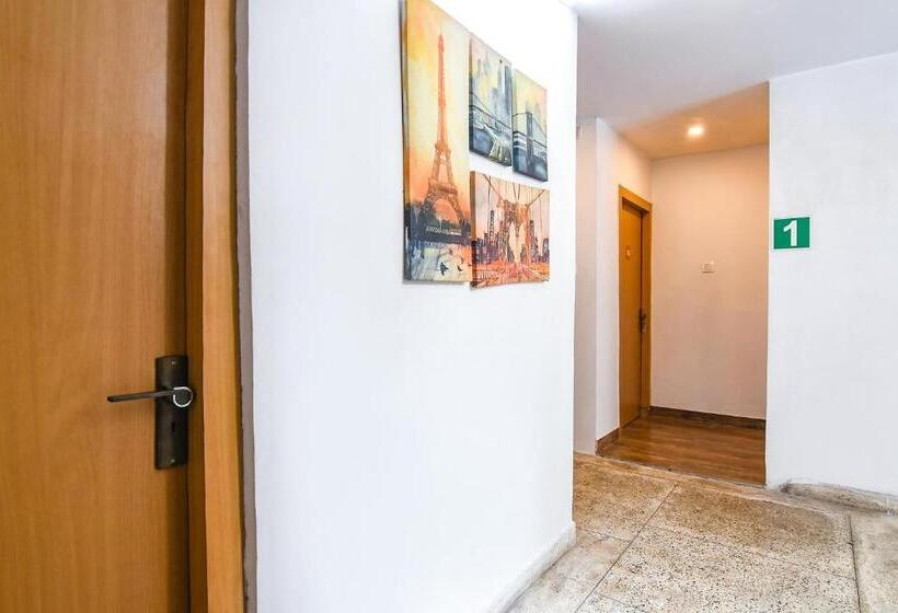 تختخواب و صبحانه Fabhotel Globe Express   Nr Ruby Hospital