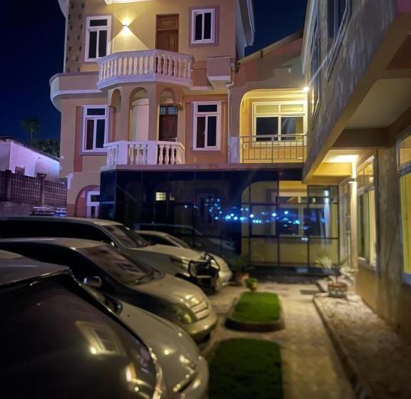 Moments Park Motel