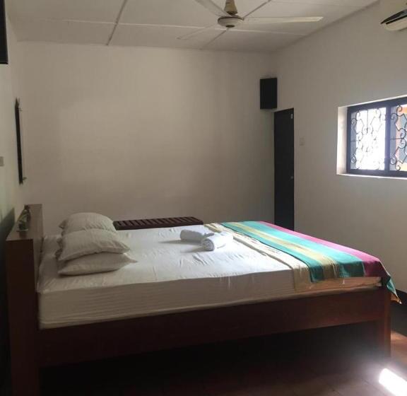 تختخواب و صبحانه Villa Unawatuna
