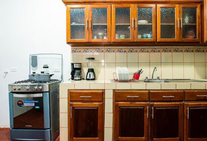 هاستل Hostal Victoria