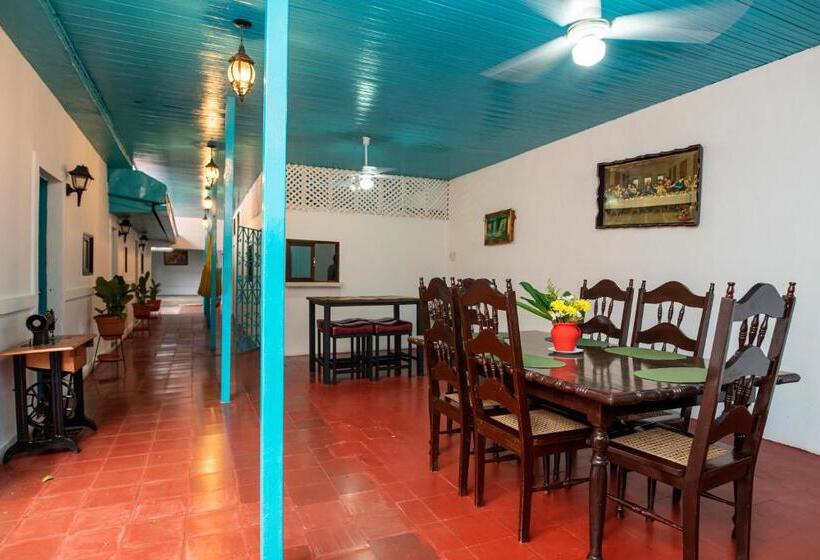 هاستل Hostal Victoria
