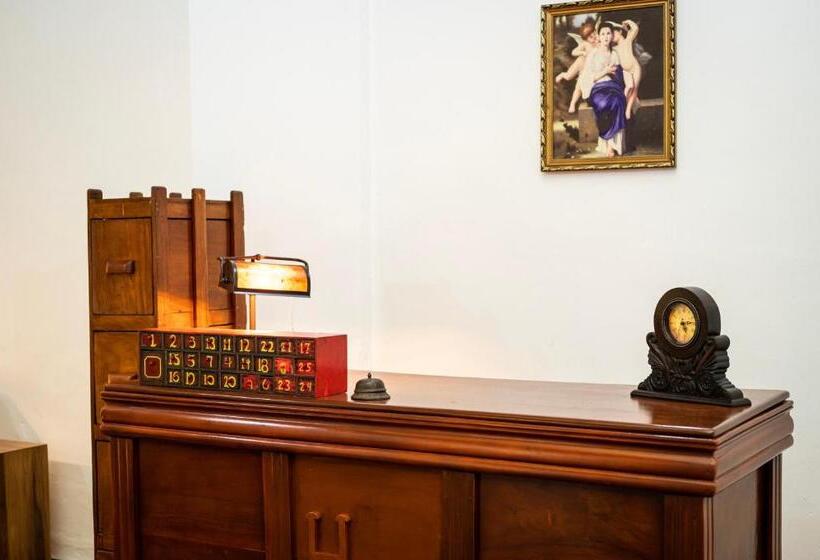 هاستل Hostal Victoria