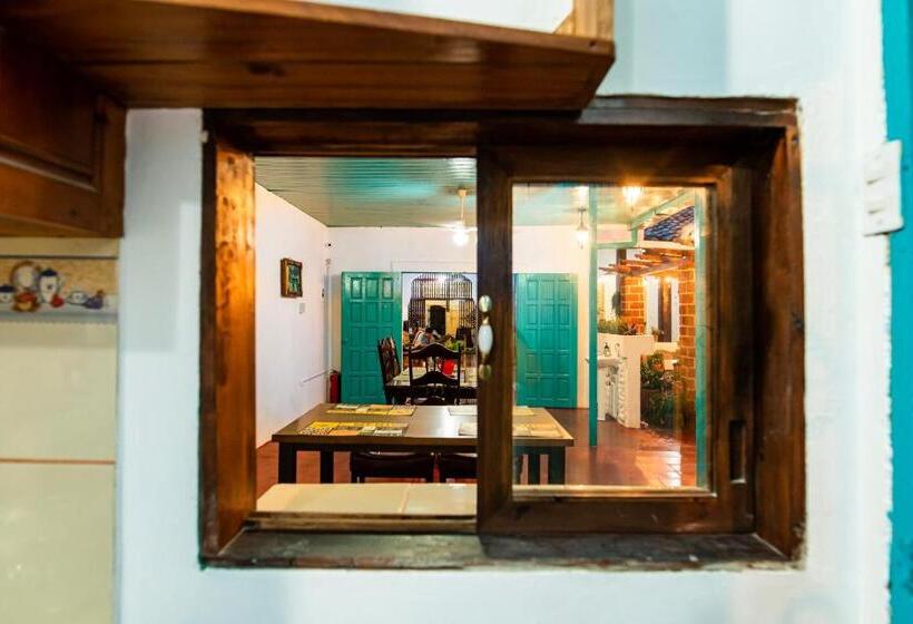 هاستل Hostal Victoria