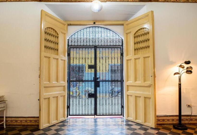 هاستل Hostal Victoria