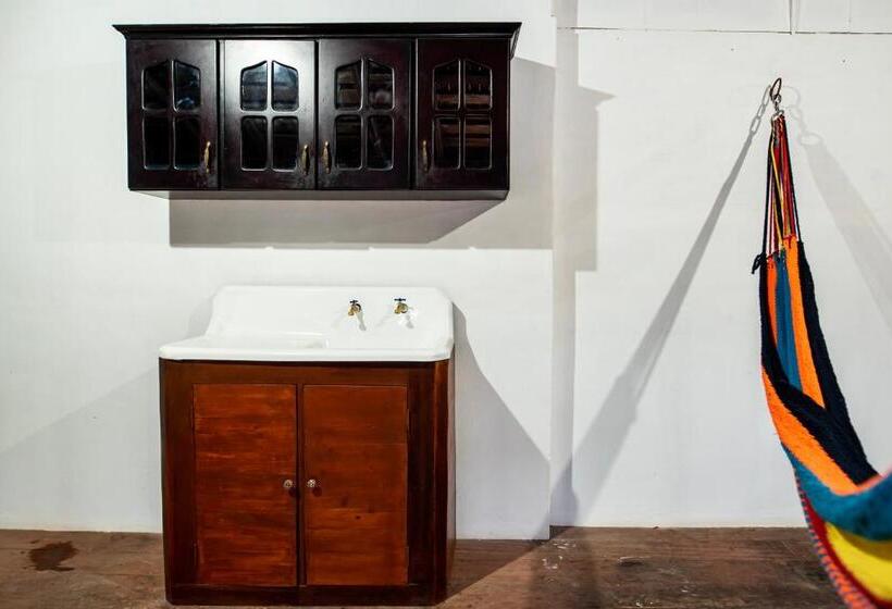 هاستل Hostal Victoria