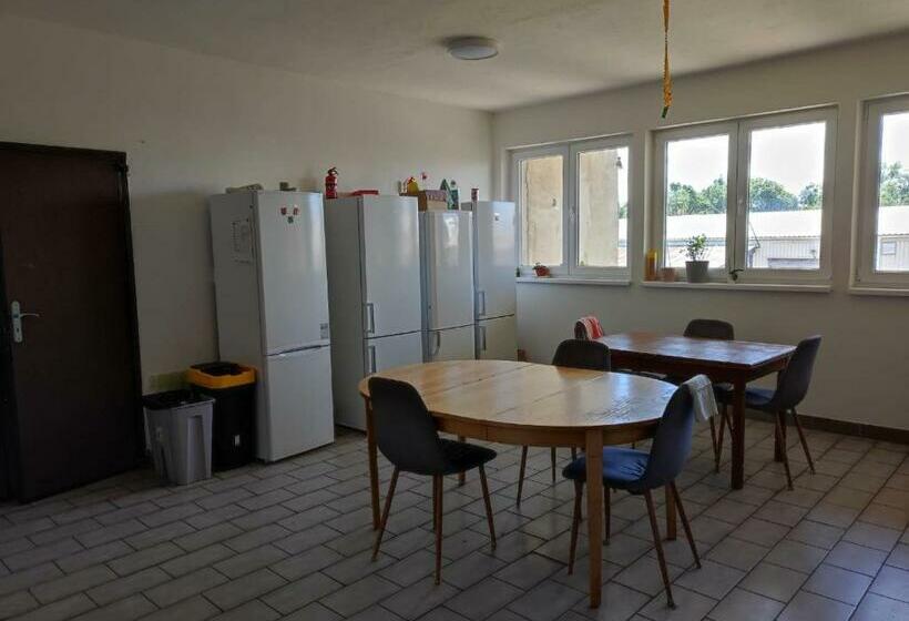 הוסטל Ubytovna Březí