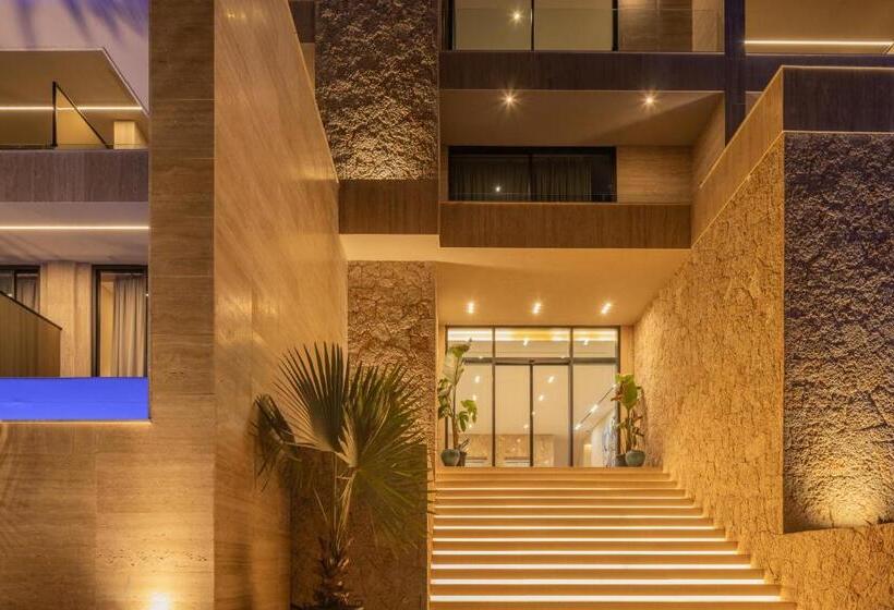 هتل Beyond A Luxury Boutique