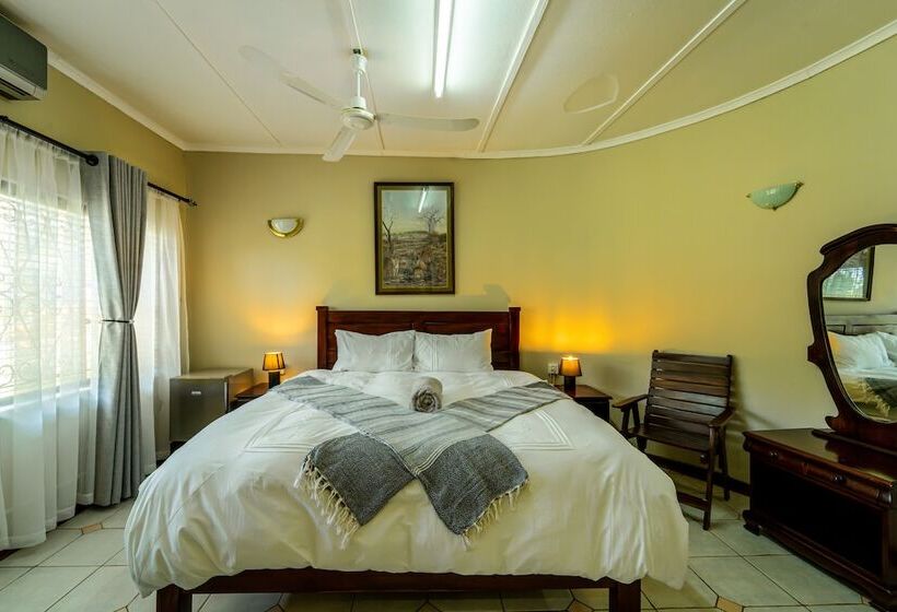 پانسیون Room In Villa   Zambezi Family Lodge   Lion Room