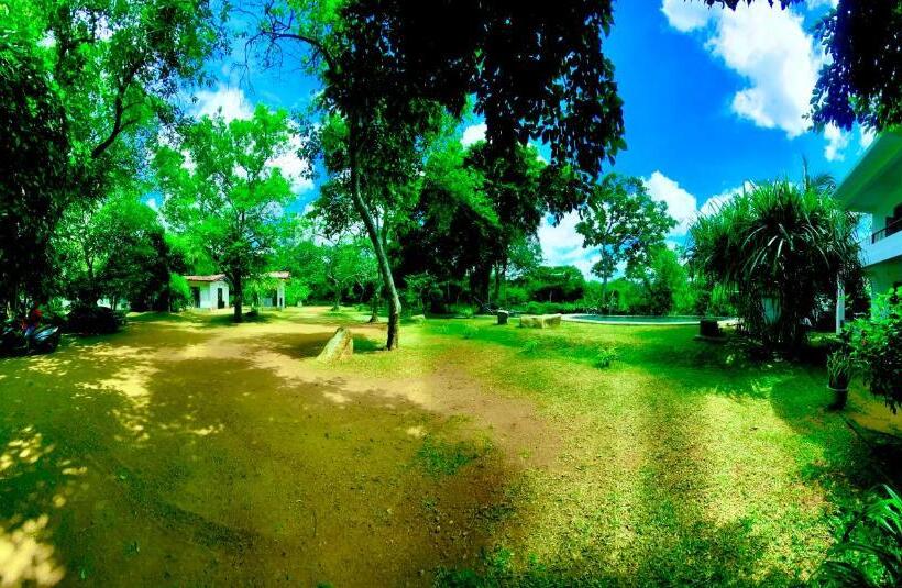 هتل The Royal Garden