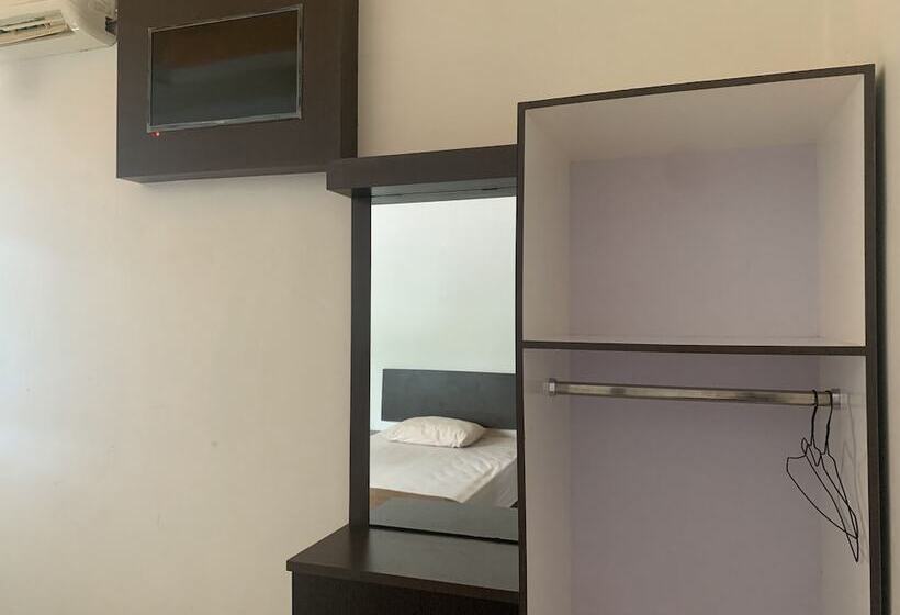 هتل Express O 91662 Kost Rumah Kaca