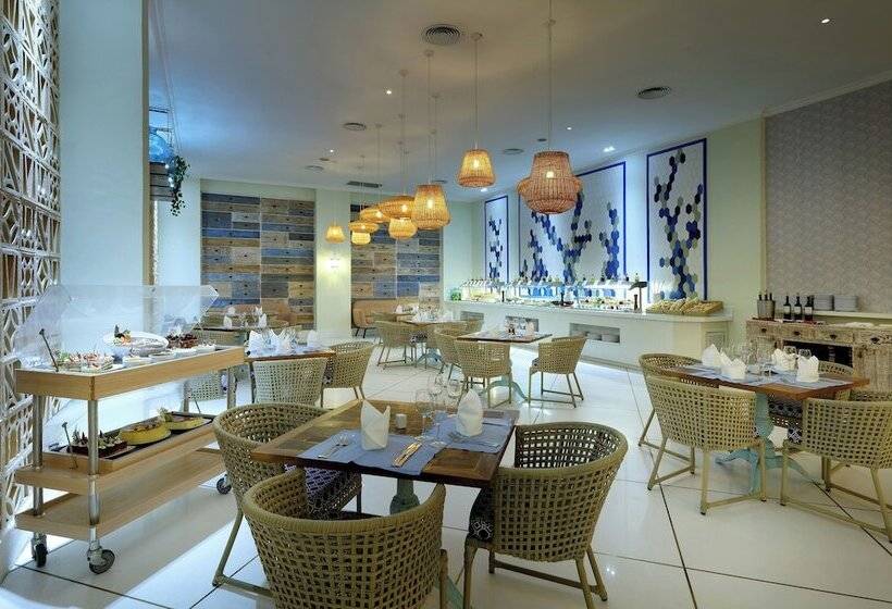 The Signature Level At Grand Palladium Imbassaí Resort & Spa