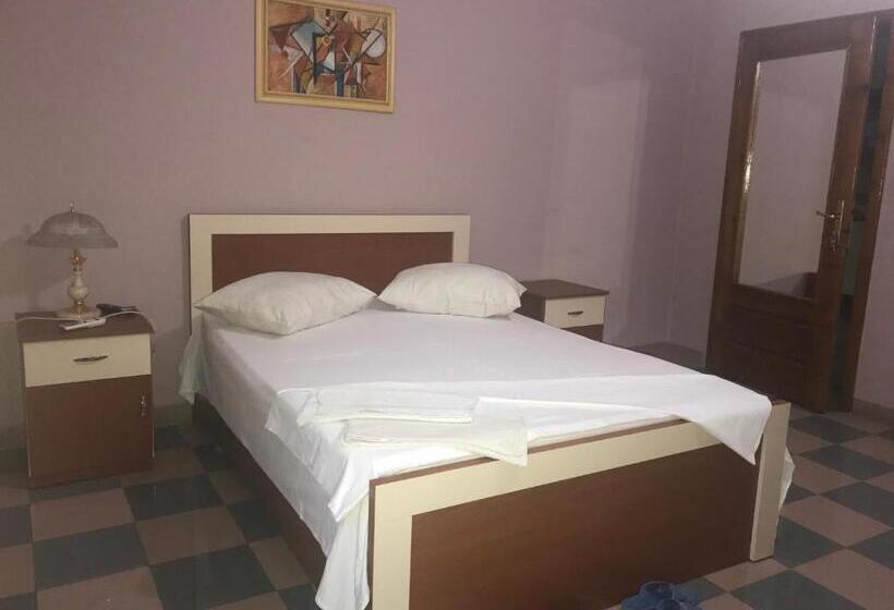 Hostel Grande House