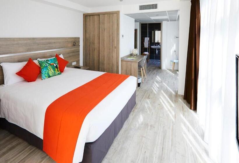 Appart  Hotel La Girafe Marseille Est   Porte D Aubagne