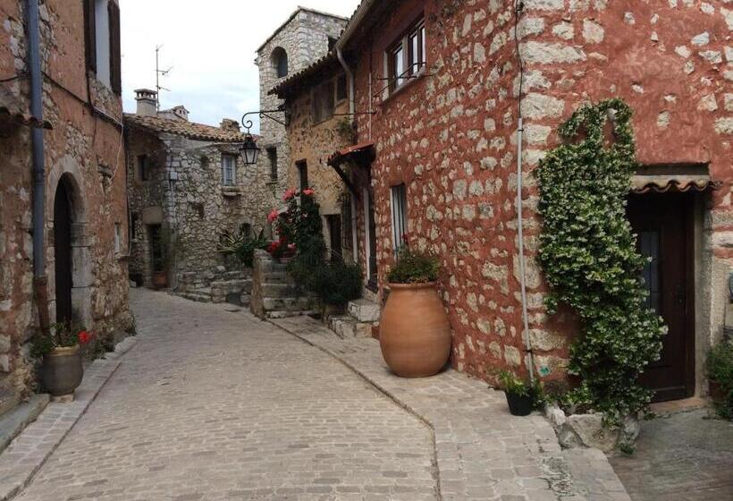 Отель Auberge De Tourrettes
