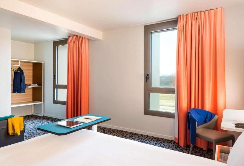 هتل Ibis Styles Guyancourt Versailles
