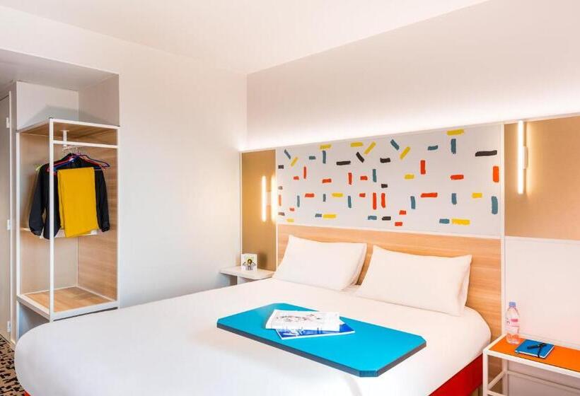 هتل Ibis Styles Guyancourt Versailles