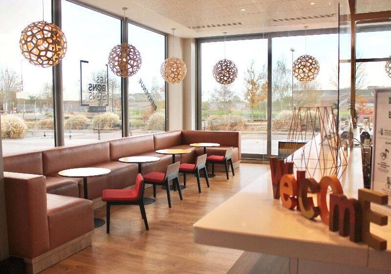 هتل Ibis Styles Guyancourt Versailles