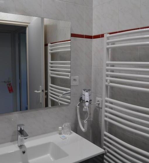 Logis Hotel Du Parc Restaurant   Le Rouget De Lisle