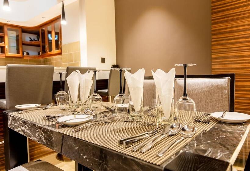 Blackwood Hotel And Apartments