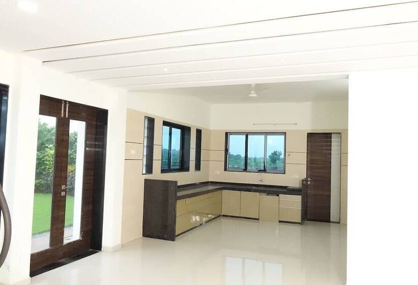 فندق Chandan Van Club And Resort   Navsari