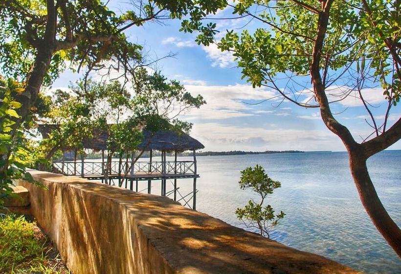 פנסיון Zan Oceans Resort